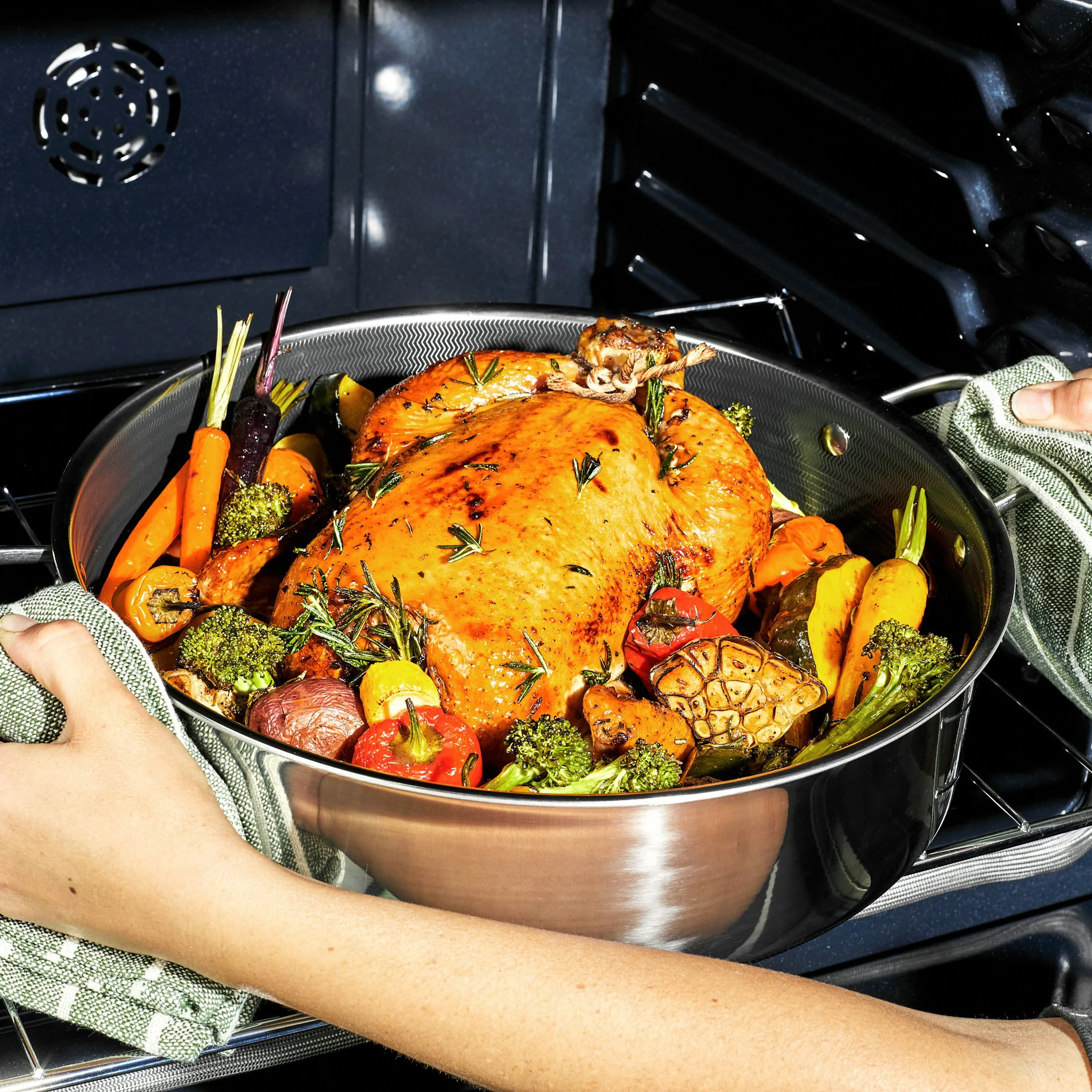 Hybrid Deep Sauté Pan/Chicken Fryer with Lid, 7-Qt - Image 8